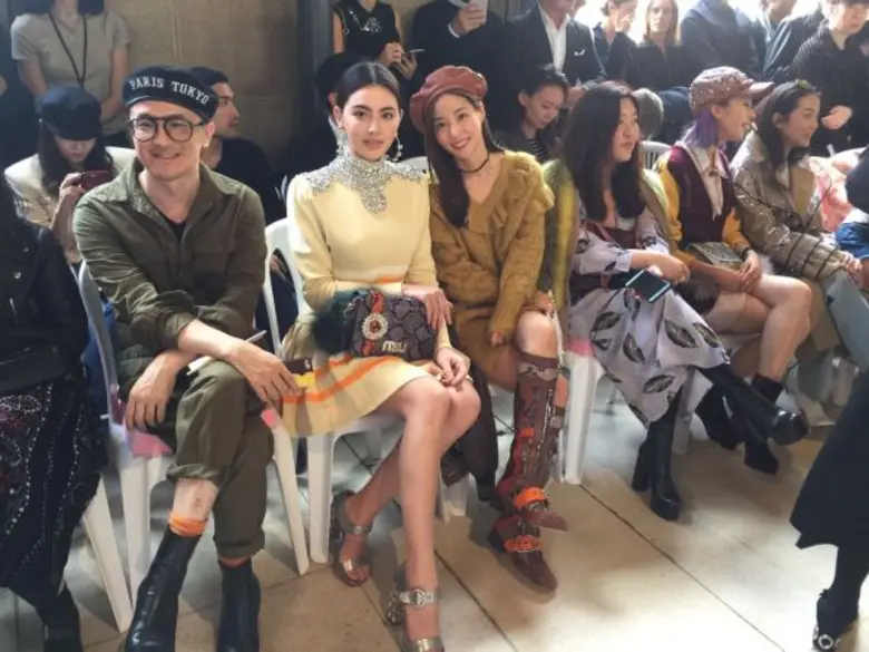 ใหม่ ดาวิกา อวดลุคอินเตอร์! ชมแฟชั่นโชว์ MIU MIU สปริง/ซัมเมอร์ 2018 ใหม่ อวดลุคอินเตอร์! ชมแฟชั่นโชว์ MIU MIU สปริง/ซัมเมอร์ 2018
