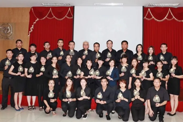 ซี.พี.เวียดนาม รวมใจภักดิ์ปลูกดาวเรือง น้อมรำลึกถึงพ่อหลวงร.9