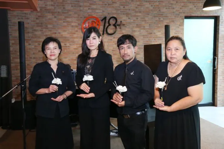 เหล่าดีเจ.นำทีมชาวอินดิเพ็นเดนท์ฯ ร่วมทำดอกไม้จันทน์ ถวายพ่อหลวง