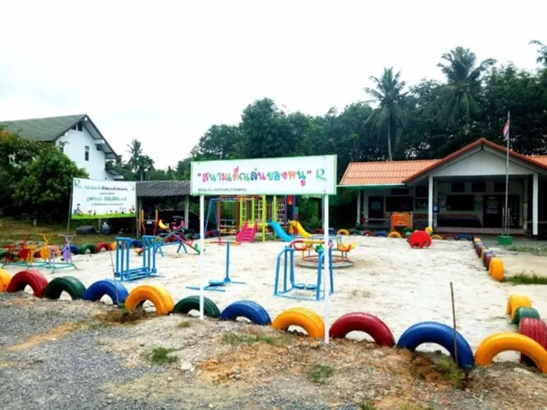 โรบินสัน และบริษัทในกลุ่มเซ็นทรัล มอบสนามเด็กเล่นแก่น้องๆ ในกิจกรรม “โรบินสันทำดี...เพื่อสนามเด็กเล่นของหนู”