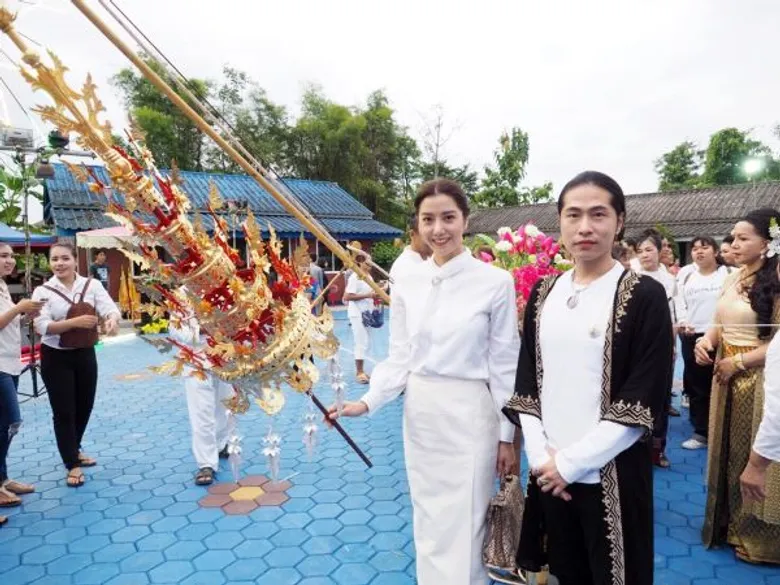 “ชาคริต-ไอซ์” นำทัพดาราทำบุญจุลกฐิน ถวายแด่ “ในหลวง รัชกาลที่ 9