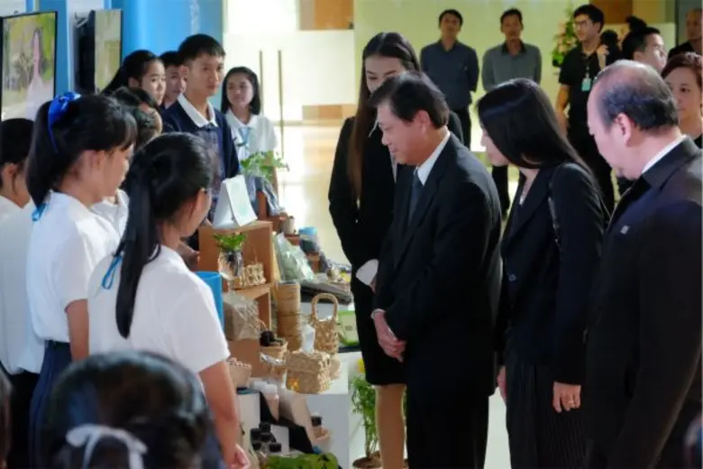ทีมปอดบำบัด จาก ร.ร.รัฐราษฎร์อุปถัมภ์ โชว์ไอเดียนำหลักปรัชญาของเศรษฐกิจพอเพียงพลิกฟื้นชุมชน คว้ารางวัล “กรุงไทย ต้นกล้าสีขาว” ปีที่ 11