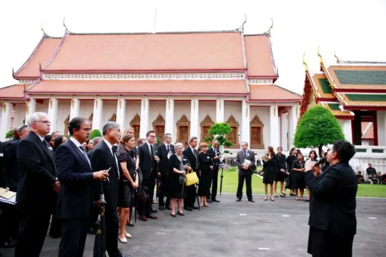 วธ.นำคณะทูตกว่า 65 ประเทศ เข้าชมโรงราชรถ-พระเมรุมาศ ร่วมน้อมรำลึกในพระมหากรุณาธิคุณหาที่สุดมิได้ สร้างความเข้าใจโบราณราชประเพณี-มรดกวัฒนธรรมล้ำค่าของไทย เผยแพร่สู่นานาชาติ