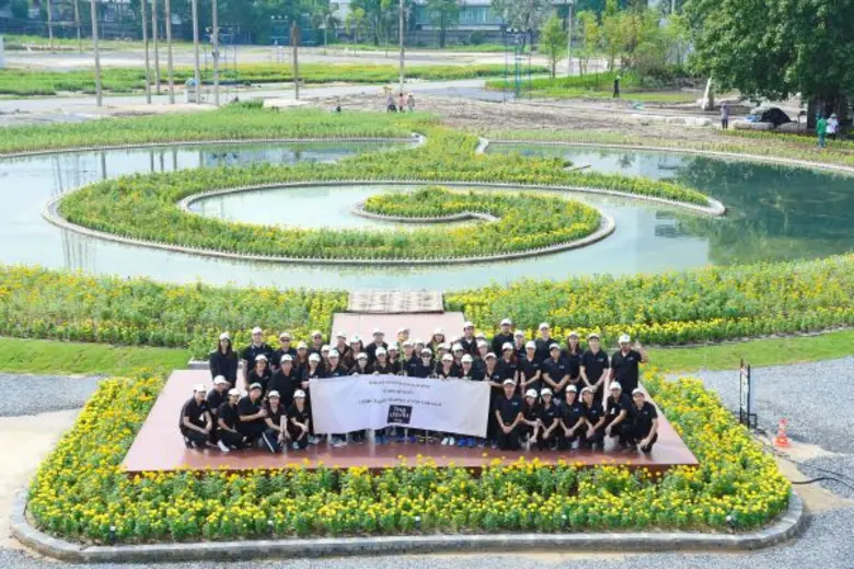 ไทยประกันชีวิต นำจิตอาสาปลูกดอกดาวเรือง ในสวนหยาดเหงื่อพระราชา น้อมรำลึกในพระมหากรุณาธิคุณและแสดงพลังแห่งความจงรักภักดีแด่ในหลวงรัชกาลที่ 9