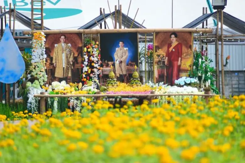 ไทยประกันชีวิต นำจิตอาสาปลูกดอกดาวเรือง ในสวนหยาดเหงื่อพระราชา น้อมรำลึกในพระมหากรุณาธิคุณและแสดงพลังแห่งความจงรักภักดีแด่ในหลวงรัชกาลที่ 9
