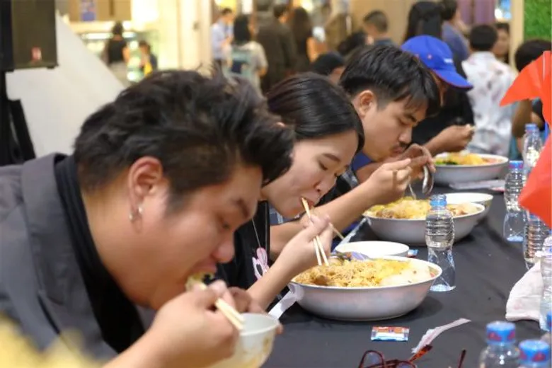 เกตเวย์ เอกมัย จัดแข่ง กินเร็ว กินจุ รอบชิงชนะเลิศ รวมสุดยอดนักกินเส้นในงานมหกรรม 'คนกินเส้น’ ชิงเงินรางวัลกว่า 20,000 บ.