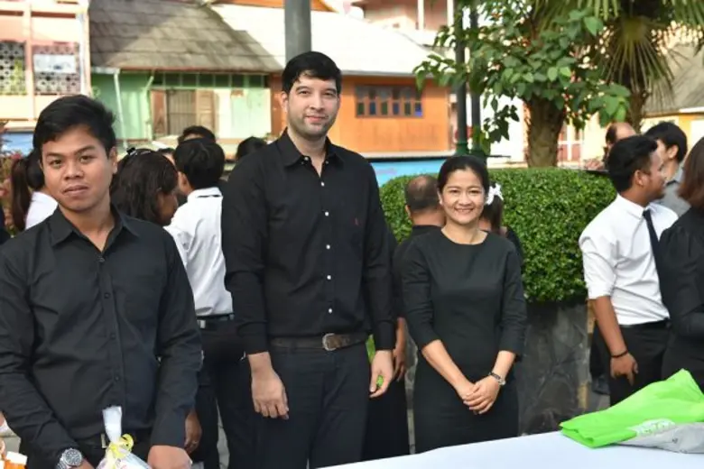 ม.อ.ตรัง ร่วมตักบาตรถวายเป็นพระราชกุศล ครบ 1 ปี วันสวรรคต ร.9