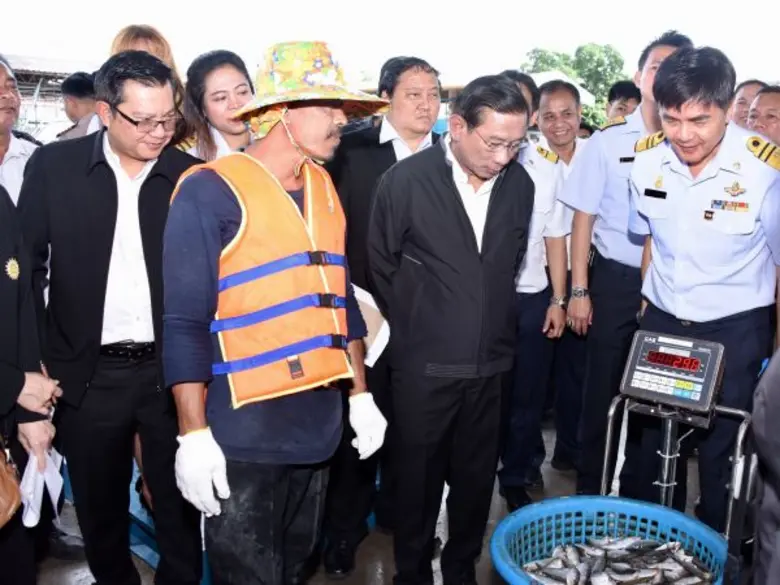 “บิ๊กฉัตร” ลงพื้นที่เช็คความพร้อมระบบตรวจสอบย้อนกลับสินค้าประมงไทยปูทางรับอียู ก่อนตรวจเข้ม พฤศจิกายนนี้ มั่นใจอุตสาหกรรมประมงไทยต้องปลอดไอยูยูทั้งระบบ