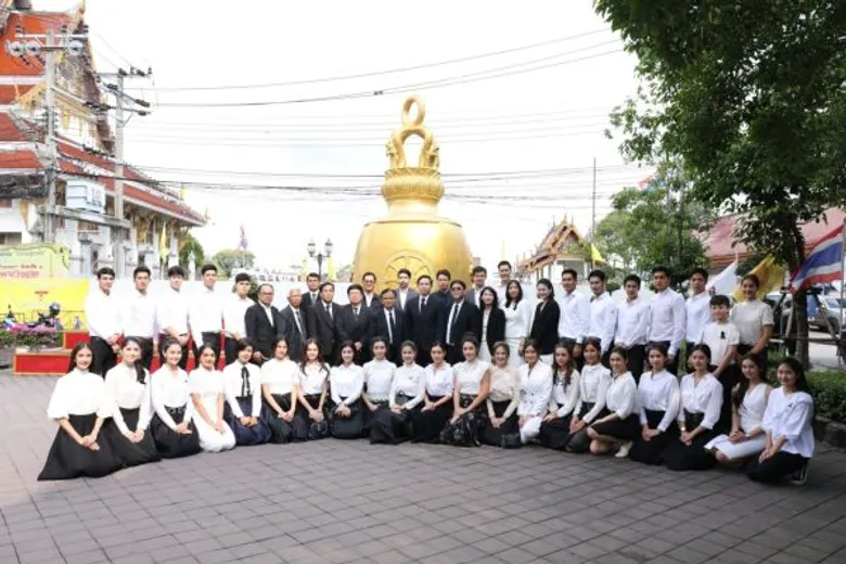 ช่อง 7 สี นำคณะผู้บริหาร นักแสดง ผู้ประกาศข่าว และพนักงาน ถวายผ้าพระกฐินพระราชทาน ประจำปี 2560