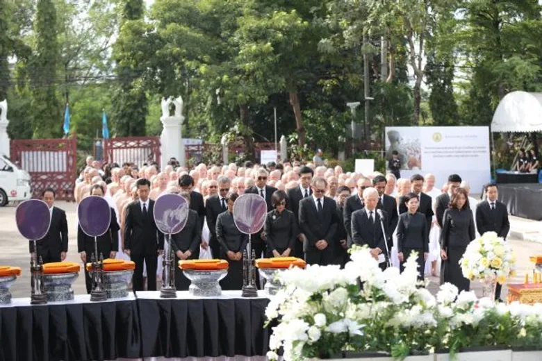 กลุ่มธุรกิจการเงินเกียรตินาคินภัทร จัดบรรพชาอุปสมบทหมู่ ถวายเป็นพระราชกุศลแด่พระบาทสมเด็จพระปรมินทรมหาภูมิพลอดุลยเดช บรมนาถบพิตร