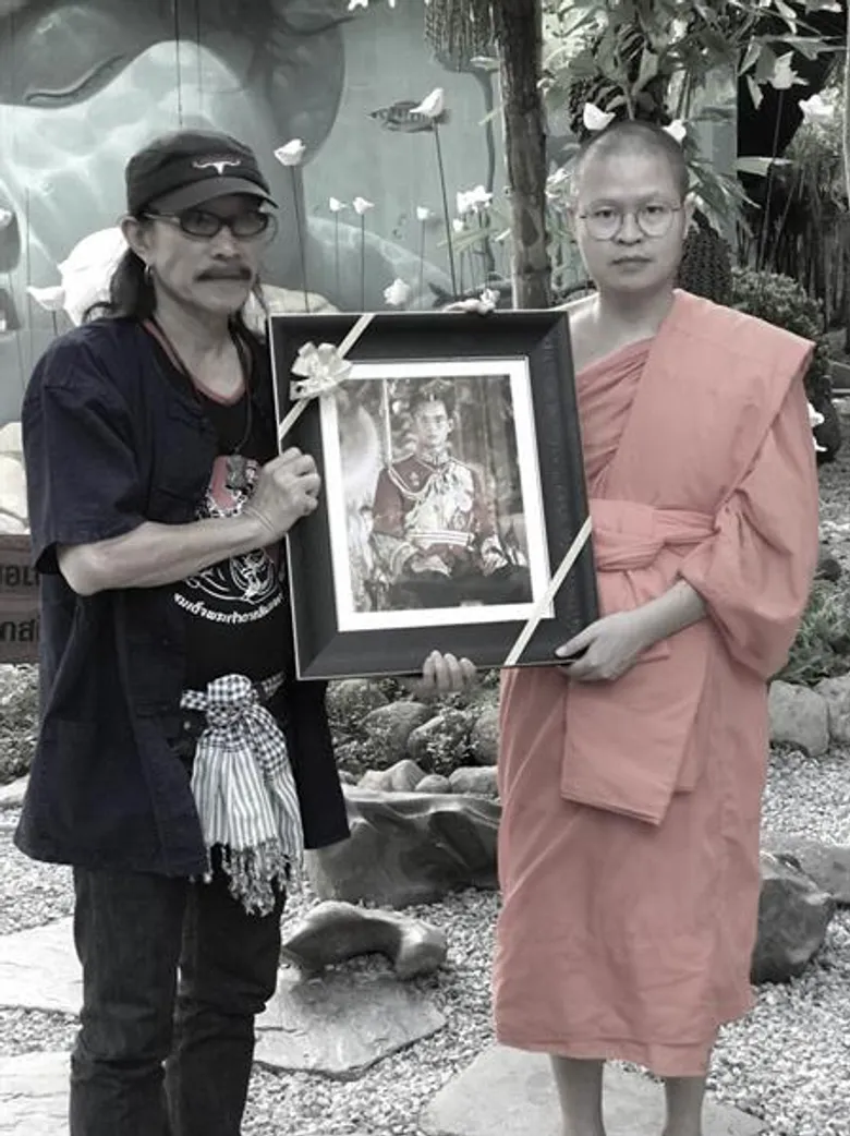 "แอ๊ด คาราบาว" ส่งเพลง “คืนสู่สวรรค์” เพื่อร่วมแสดงความอาลัยในพระราชพิธีพระราชทานเพลิงพระบรมศพ แด่พระบาทสมเด็จพระปรมินทรมหาภูมิพลอดุลยเดช บรมนาถบพิตร ในหลวงรัชกาลที่ 9