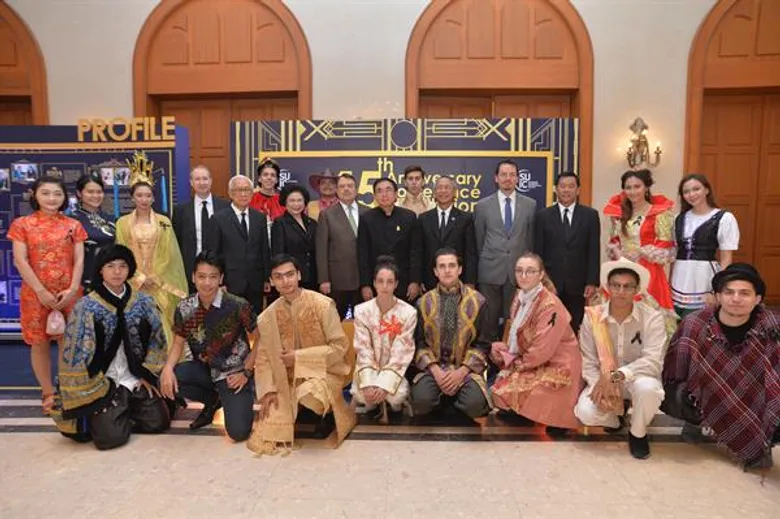 ครบรอบ 15 ปี วิทยาลัยนานาชาติ ม.ศิลปากร สะท้อนผลงาน เชิดชูศาสตร์พระราชา