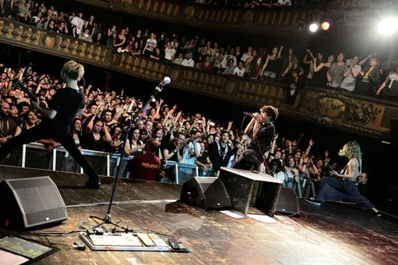 เส้นทางดนตรีจากเอเชีย...สู่เวทีโลก! บทพิสูจน์ความมุ่งมั่นของ ONE OK ROCK และ AMBITIONS