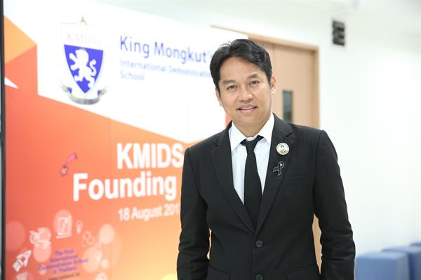สุดเจ๋ง!! เด็ก สาธิตฯ พระจอมเกล้าประดิษฐ์ 2 นวัตกรรมน้อมนำศาสตร์พระราชา “หุ่นยนต์เดินสายสาธารณูปโภคใต้ดิน” และ “หุ่นยนต์ปลูกปะการังเทียม” เตรียมส่งประกวดในเวทีโลก