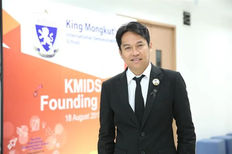 สุดเจ๋ง!! เด็ก สาธิตฯ พระจอมเกล้าประดิษฐ์ 2 นวัตกรรมน้อมนำศาสตร์พระราชา “หุ่นยนต์เดินสายสาธารณูปโภคใต้ดิน” และ “หุ่นยนต์ปลูกปะการังเทียม” เตรียมส่งประกวดในเวทีโลก
