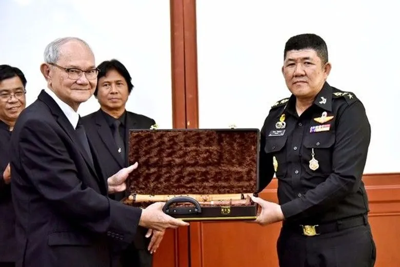 มหาวิทยาลัยราชภัฏพระนครมอบเครื่องดนตรีไทย (เครื่องเป่า) แก่วงดุริยางค์ไทย 4 เหล่าทัพ เพื่อใช้ในพระราชพิธีถวายพระเพลิงพระบรมศพ