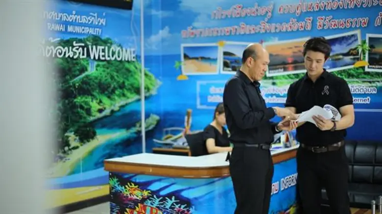 “ต้าร์ พศิน” อาสา “ตามรอยก้าวพระบาท ในหลวง ร.๙” เปลี่ยนชีวิตชาวน้ำไร้สัญชาติเป็นคนไทยเต็มตัว