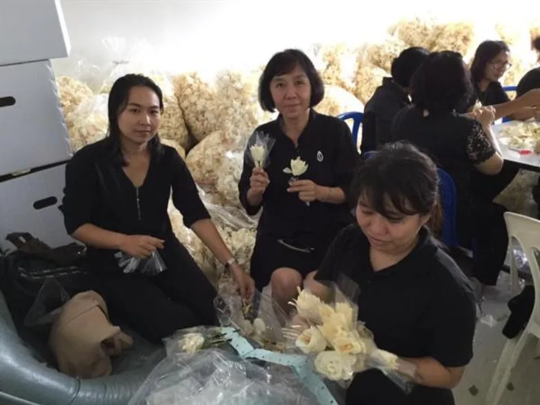 สคร.12 ร่วมสมทบอาหาร น้ำดื่ม และสิ่งของจำเป็น ร่วมงานพระราชพิธีถวายพระเพลิงพระบรมศพฯ ให้ประชาชนชาวจังหวัดสงขลา
