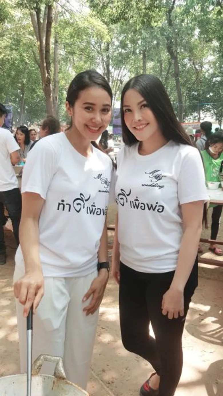 จาด้า นำทีมดาราจิตอาสาเพื่อขับเคลื่อนศีล๕ เปิดโรงทานแจกข้าวไข่เจียว วัดธรรมาราม อยุธยา