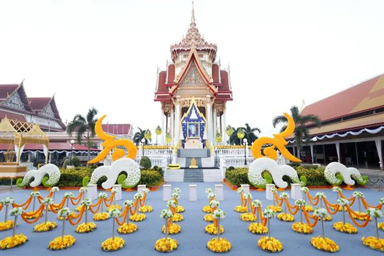 อบต.ในคลองบางปลากด พร้อมชาว พระสมุทรเจดีย์ จ.สมุทรปราการ พร้อมใจร่วมถวายความอาลัย ในหลวงรัชกาลที่ 9 กว่าครึ่งแสน!!