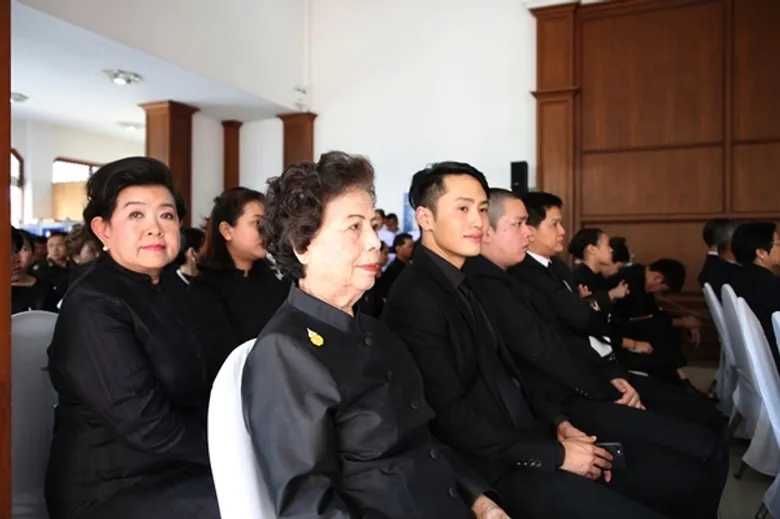 SPU : ม.ศรีปทุม!! พิธีถวายดอกไม้จันทน์เนื่องในพระราชพิธี ถวายพระเพลิงพระบรมศพในหลวง รัชกาลที่ 9