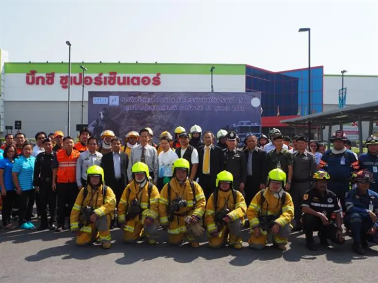 ศูนย์การค้าฟิวเจอร์พาร์ค โดยนายผล ดำธรรม ...