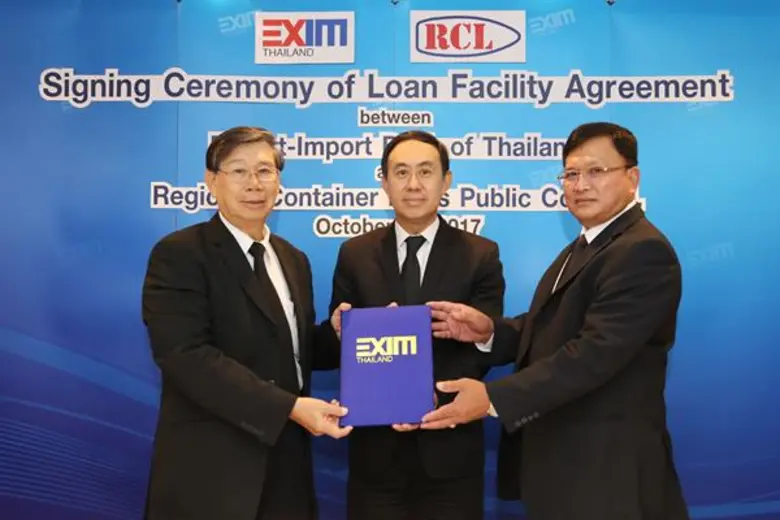 นายพิศิษฐ์ เสรีวิวัฒนา (กลาง) กรรมการผู้จ...