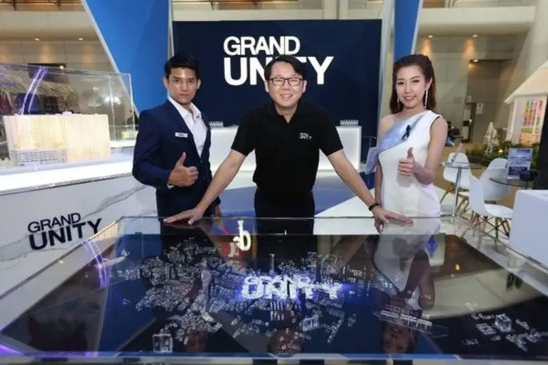 นายสิริพงศ์ ศรีสว่างวงศ์ (ที่ 2 จากซ้าย) ...