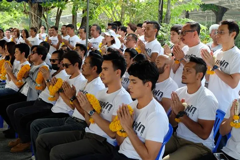 บวงสรวงแล้ว! ละครบู๊แอ็คชั่นรีเมคฟอร์มยักษ์ “คมแฝก” ผู้จัดฯ นก ฉัตรชัย ปัดฝุ่นใหม่ลงจอช่อง 3