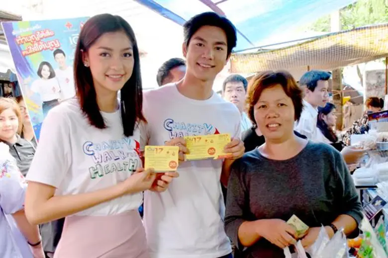 “เพลงขวัญ – ไบรท์” ศิลปินแกรมมี่ ชวนทำบุญ ร่วมอุดหนุนบัตรงานเดินการกุศลเพื่อสุขภาพ ครั้งที่ 17