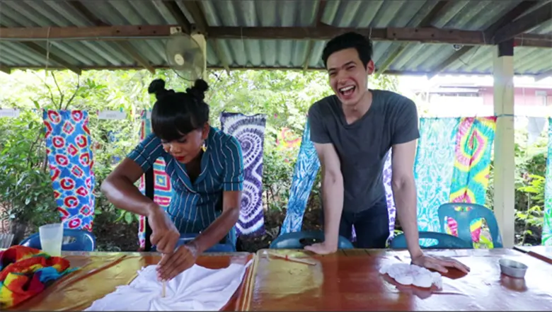 THE SUMMARY OF EACH EPISODE 13 : Ride with me, Free มัดย้อม เจนนี่เปิดมิติใหม่พาฝรั่งหล่อทำกิจกรรมแบบไทยๆ