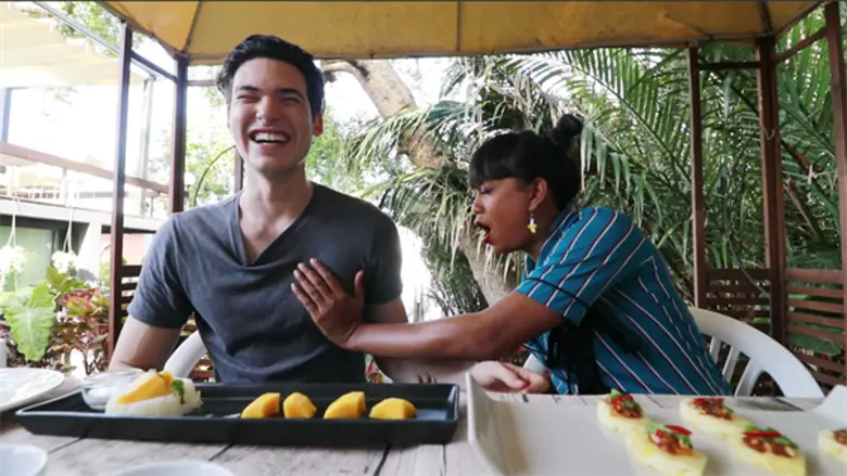THE SUMMARY OF EACH EPISODE 13 : Ride with me, Free มัดย้อม เจนนี่เปิดมิติใหม่พาฝรั่งหล่อทำกิจกรรมแบบไทยๆ