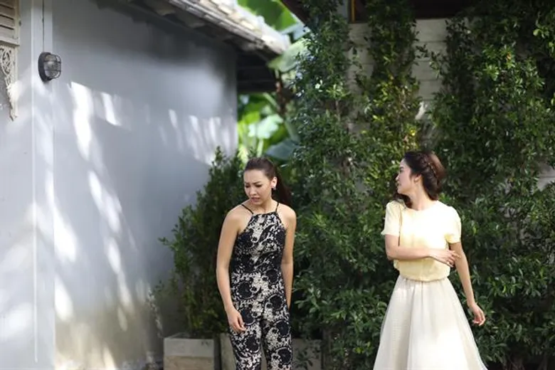 “ตบรายวัน” “คารีสา” ขึ้นคร่อม ซัด “พริมา” ไม่ยั้ง!!