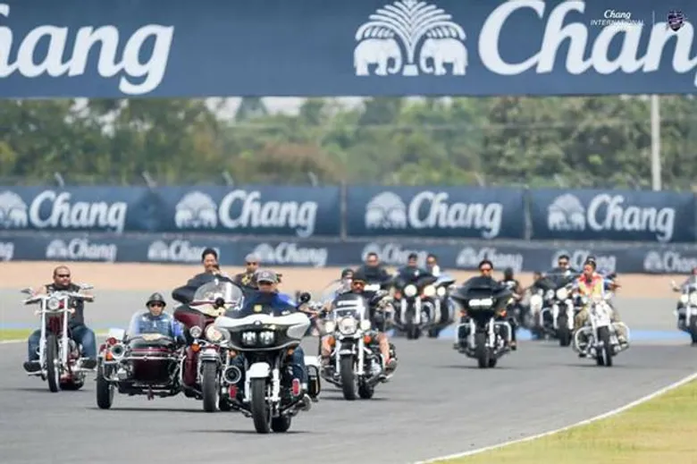 15th Anniversary "Commander City Thailand" Presented by Chang การรวมตัวของเหล่าไบค์เกอร์ที่ใหญ่ที่สุดในเมืองไทย