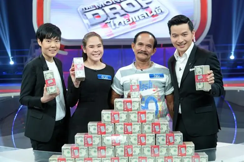 ทีวีไกด์: รายการ “The Money Drop ไทยแลนด์...เพื่อนช่วยเพื่อน” “น้องธันย์ – ณิชชารีย์” เหยื่อรถไฟสิงคโปร์ทับขาขาด กลับมาทุ่มพลังบุญ ส่งต่อชีวิตใหม่ให้ “น้องตั๊ก” ผู้ป่วย SLE