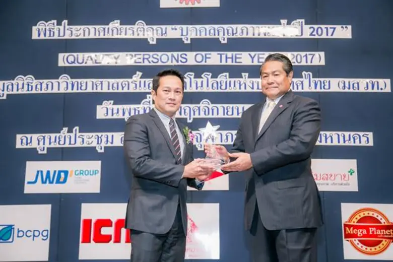 ฯพณฯ นายพลากร สุวรรณรัฐ องคมนตรี ให้เกียร...