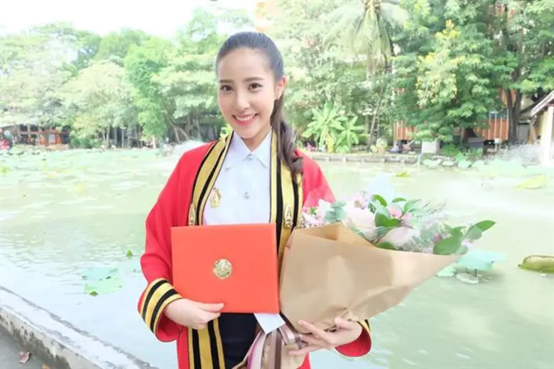 ขอแสดงความยินดีกับบัณฑิตใหม่ "พิกเล็ต-ชาร...