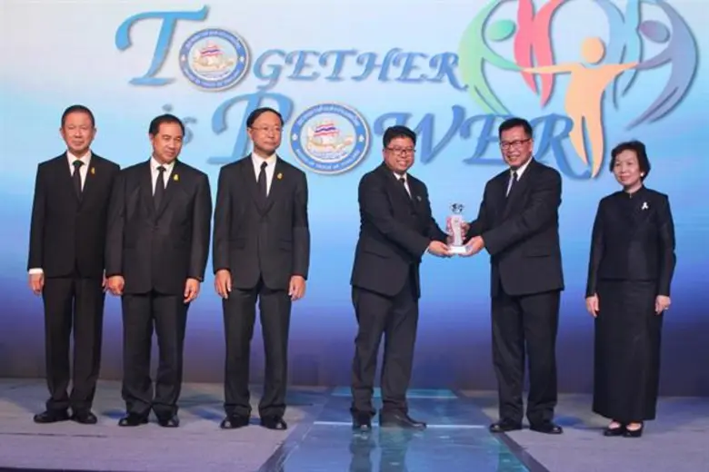 นายวินิจฉัย แจ่มแจ้ง ผู้ช่วยรัฐมนตรีประจำกระทรวงพาณ...
