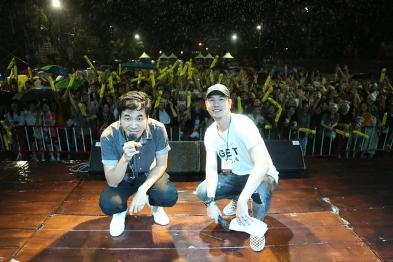 'แสตมป์ อภิวัชร์’ โชว์คอนเสิร์ตสุดซึ้งกลางสายฝน ปิดท้ายกิจกรรม 'GET FRESHY FEST’ ม.ศิลปากร