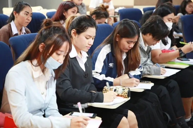 SPU : จุดประกายความสำเร็จ..! การสื่อสารการตลาดระหว่างประเทศ กับผู้เชี่ยวชาญด้านการสื่อสารองค์กรและการสื่อสารการตลาด รศ.ดร.นธกฤต วันต๊ะเมล์