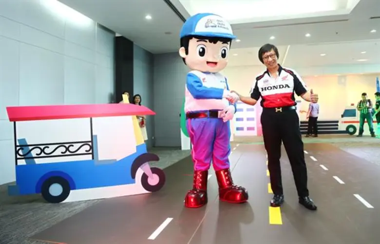 นายอารักษ์ พรประภา รองประธานกรรมการบริหาร...