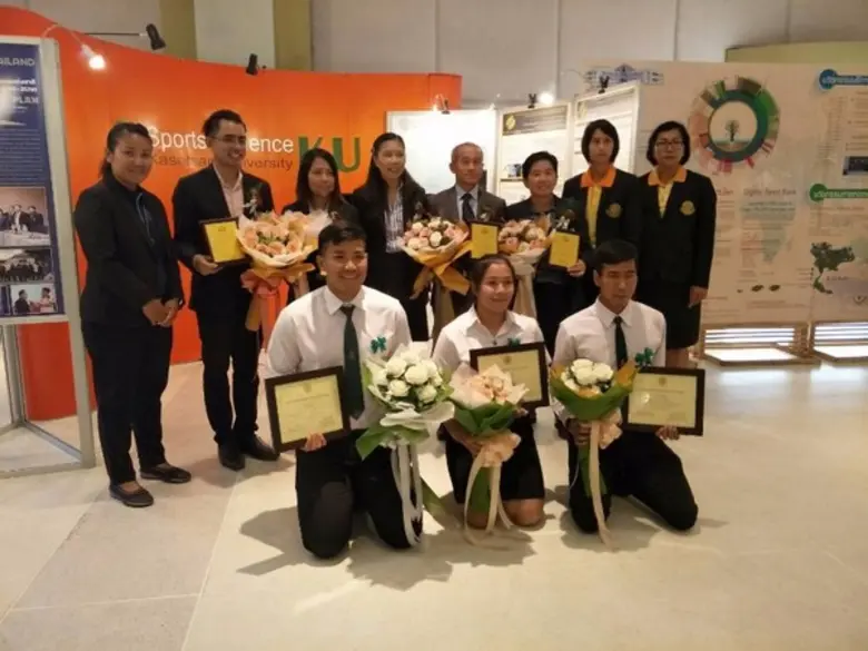 ดร.โสภิต ภาโนมัย รองอธิการบดี ม.ศรีปทุม รับมอบโล่เชิดชูเกียรติศิษย์เก่าดีเด่น ปี2560 ม.เกษตรศาสตร์