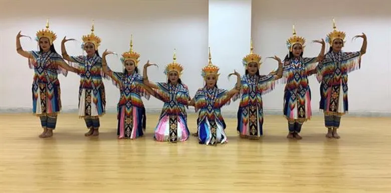 มรภ.สงขลา ดึงอัตลักษณ์ท้องถิ่นทำวิจัย 'จิตภาพโนราคลองแดน’ ถ่ายทอดท่ารำสู่ นร.ราชประชานุเคราะห์ 11 แสดงตลาดริมน้ำฯ