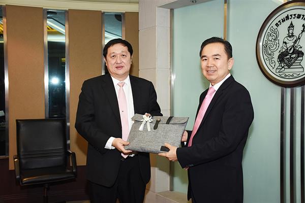 นายจักรกฤศฏิ์ พาราพันธกุล รองปลัดกระทรวงก...