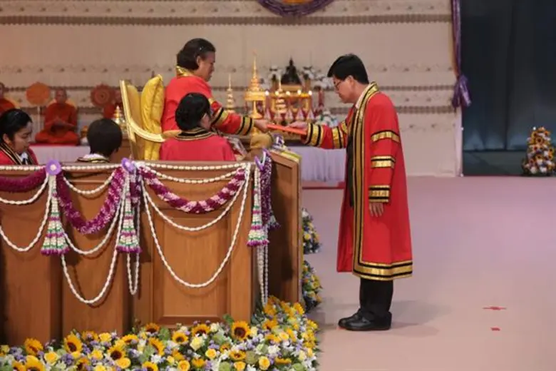นายทองมา วิจิตรพงศ์พันธุ์ ประธานกรรมการบริหาร และปร...