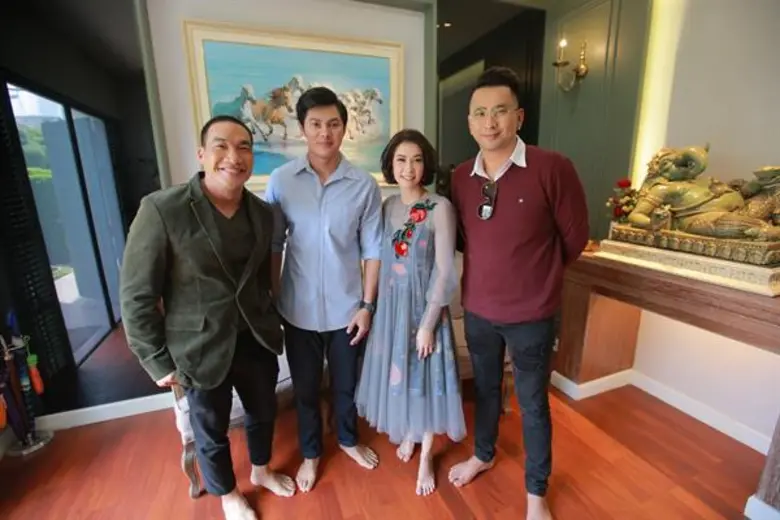 เยี่ยมทุกซอกเปิดทุกมุม สำหรับรายการ ""THE...