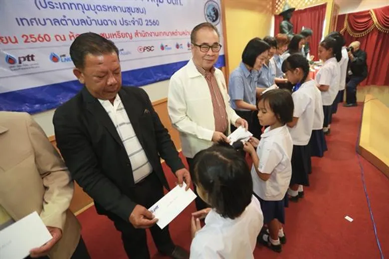 กลุ่ม ปตท. จ.ระยอง จัดมอบทุน 7 แสนบาทผ่านเทศบาลตำบลบ้านฉาง มุ่งต่อยอดการศึกษา หวังสร้างเยาวชน ขานรับนโยบายไทยแลนด์ 4.0