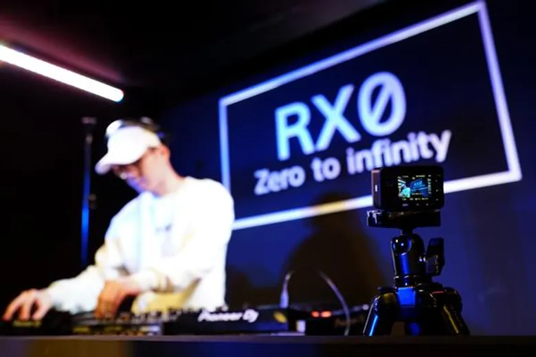โซนี่ส่งกล้อง RX0 สุดยอดกล้องดิจิตอลขนาดจิ๋วที่อัดแน่นด้วยเทคโนโลยีสร้างปรากฎการณ์ถ่ายภาพสุดสร้างสรรค์ด้วยคุณภาพระดับโปร