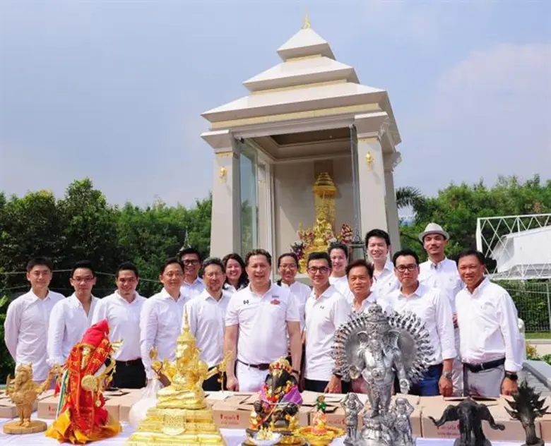 คุณพิชญ์ โพธารามิก ประธานกรรมการ, คุณนวมิ...