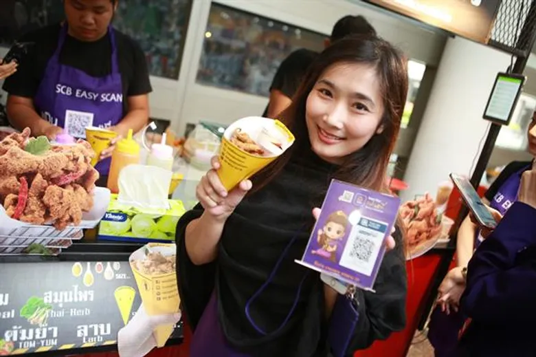 “ไทยพาณิชย์” ควง “ใหม่ – ดาวิกา” พรีเซ็นเตอร์คนใหม่ ร่วมเผยโฉมคาแรคเตอร์ “แม่มณี” นางกวักยุคดิจิทัล มัดใจร้านค้าทั่วประเทศ พร้อมเปิดตัวแคมเปญ “SCB Easy Pay - แม่มณี Money Solution” ดันสังคมไทยไร้เงินสด